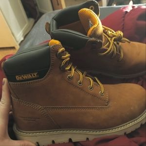 Mens DeWalt Boots Size 10. Tan